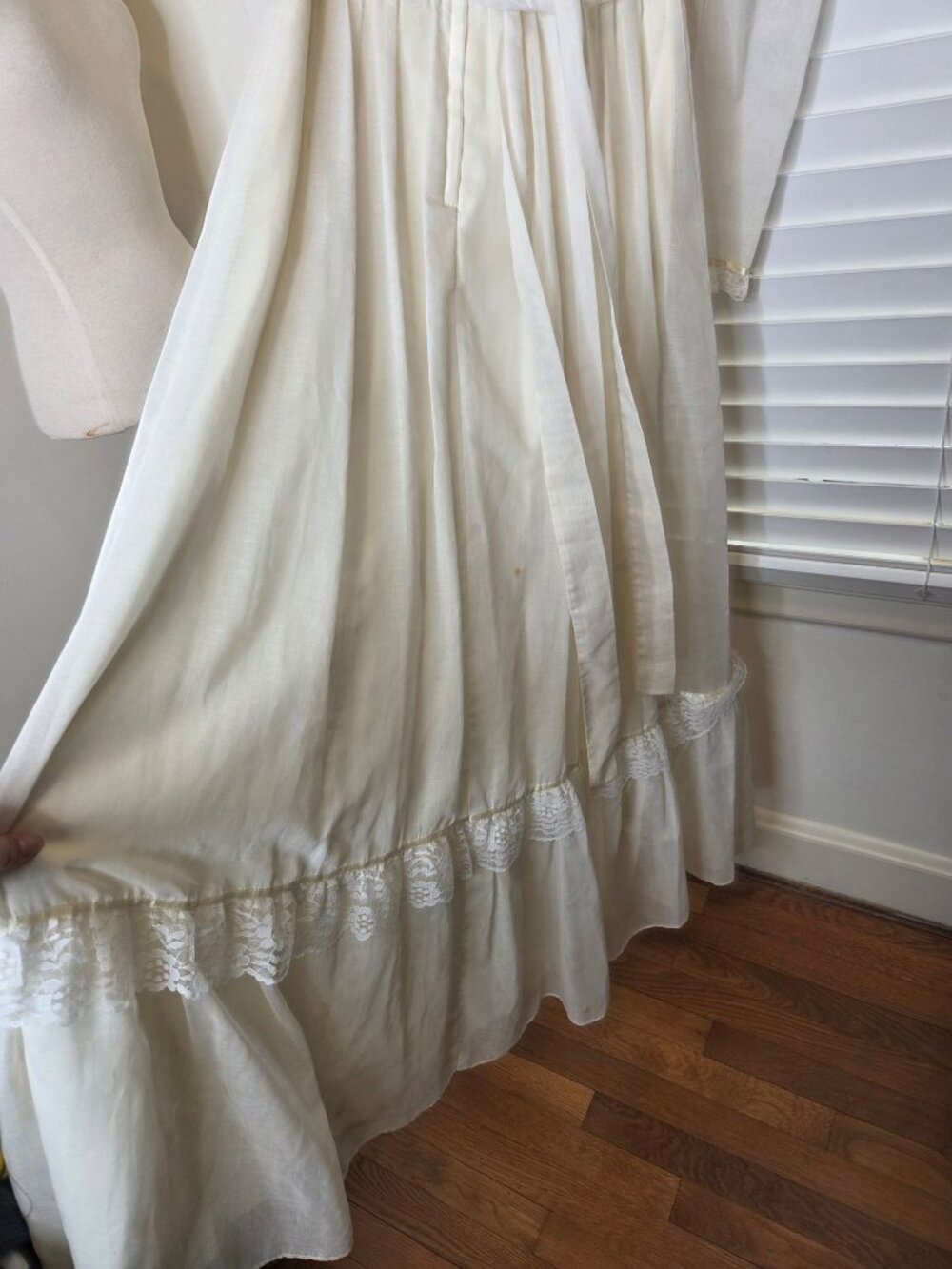 VTG Gunne Sax Ivory Lace Prairie Wedding Dress Cameo Pin Sheer OverlayCottage - Picture 12 of 15